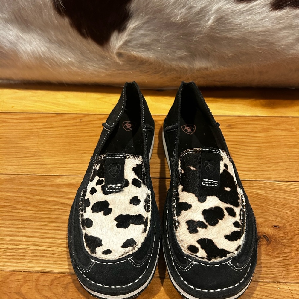 NWOT Ariat Leather Cow Hide Slip-Ons